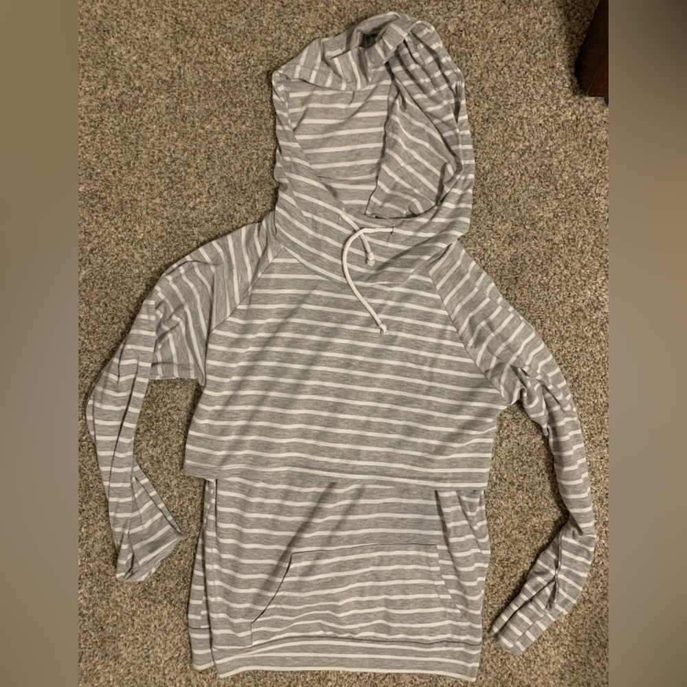 Light weight hooded nursing top
